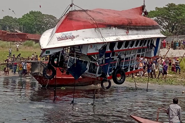শীতলক্ষ্যায় লঞ্চডুবি : ৫ আসামি রিমান্ডে