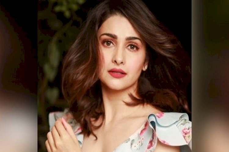 পরিচালক সরাসরি কু-প্রস্তাব দিয়েছিল