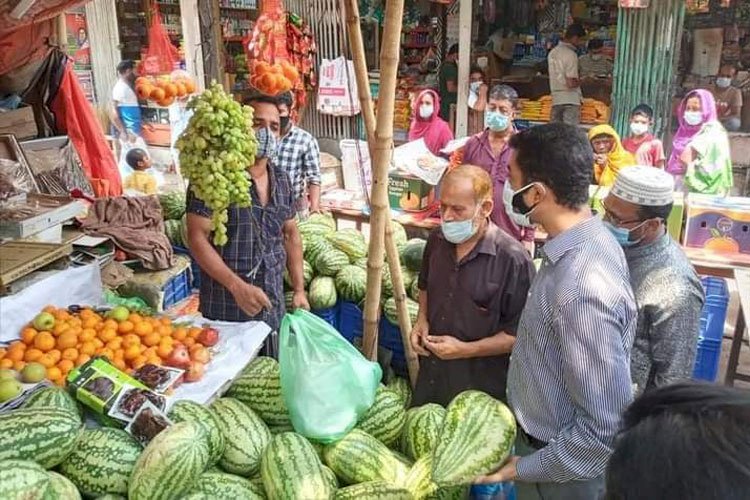 কালীগঞ্জে কেজি দরে তরমুজ বিক্রি করায় জরিমানা