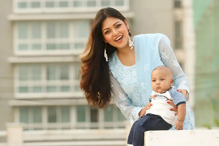 সব অর্জনের মধ্যে মাতৃত্বই সেরা : পিয়া জান্নাতুল
