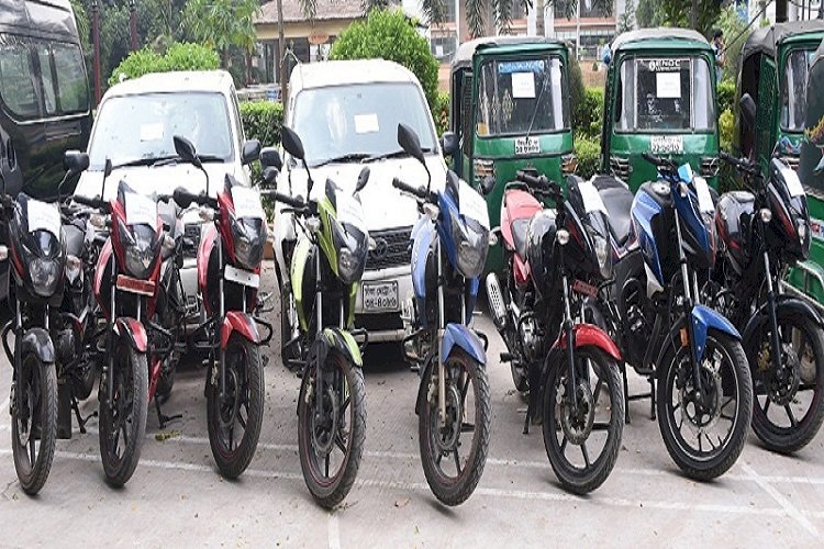 নানান কৌশলে গাড়ি চুরি ও ছিনতাই করে চক্রটি