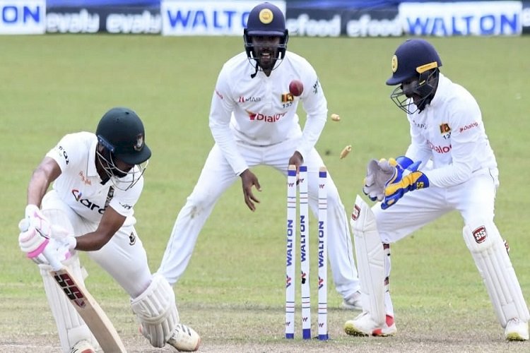 লঙ্কানদের কাছে মুমিনুলদের অসহায় আত্মসমার্পণ
