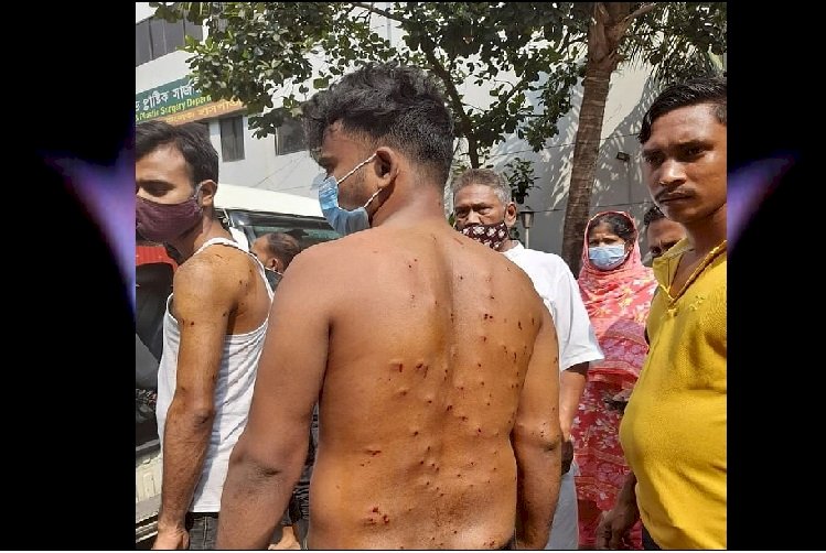 ছুটি'র জন্য রাস্তায় নামা শ্রমিকদের উপর পুলিশের গুলি,লাঠিপেটা