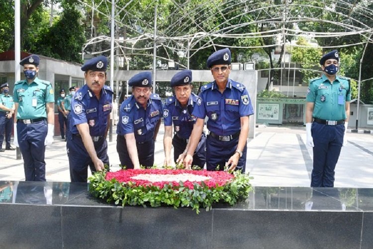 বঙ্গবন্ধুর প্রতি শ্রদ্ধায় অতিরিক্ত আইজি'রা