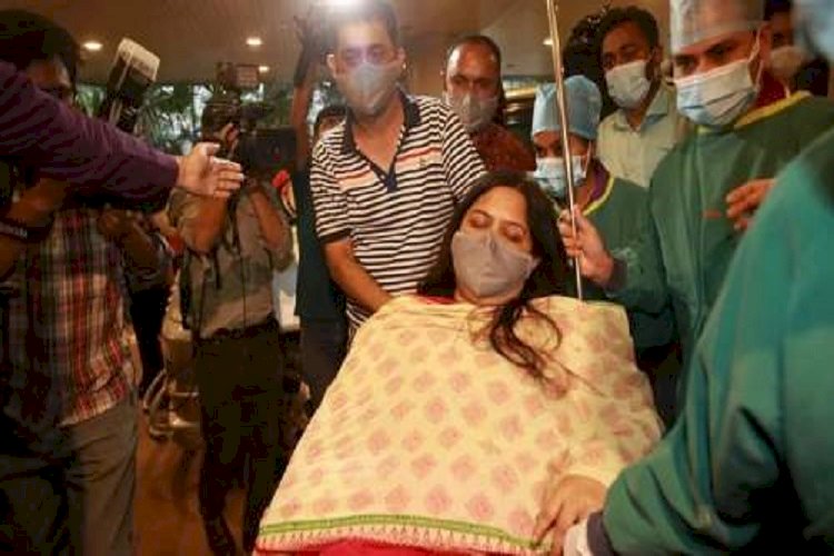 স্কয়ার হাসপাতালে সাংবাদিক রোজিনা