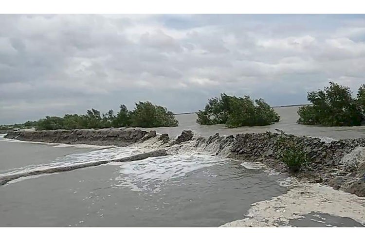 ঘূর্ণিঝড় 'ইয়াস': সাতক্ষীরার সুন্দরবন সংলগ্ন নদীতে ৪ ফুট পর্যন্ত পানি বৃদ্ধি