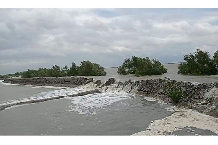 ঘূর্ণিঝড় 'ইয়াস': সাতক্ষীরার সুন্দরবন সংলগ্ন নদীতে ৪ ফুট পর্যন্ত পানি বৃদ্ধি