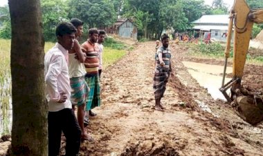 নেত্রকোনায় নিজেদের টাকায় রাস্তা বানালো গ্রামবাসী