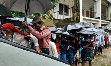 ইউপি নির্বাচন : বৃষ্টি উপেক্ষা করে ভোটারদের দীর্ঘ সারি