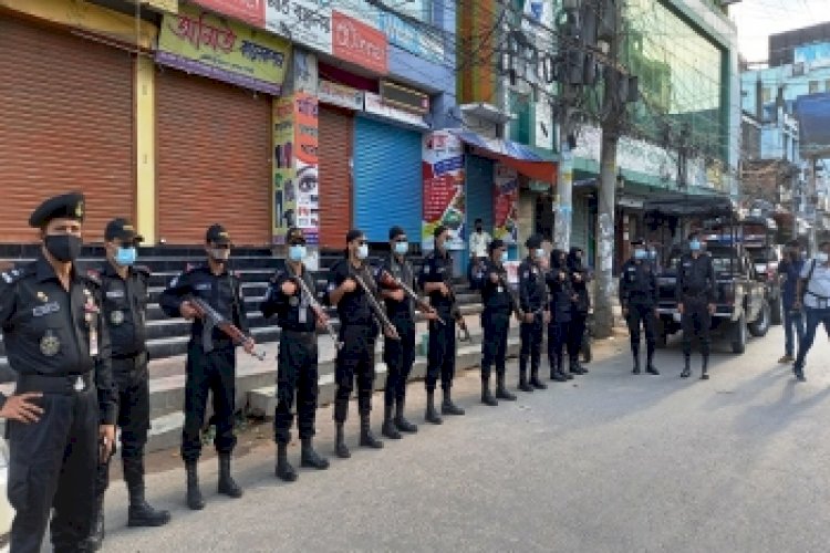 সর্বাত্মক লকডাউনে রাজশাহী, মোড়ে মোড়ে র্যাব-পুলিশ