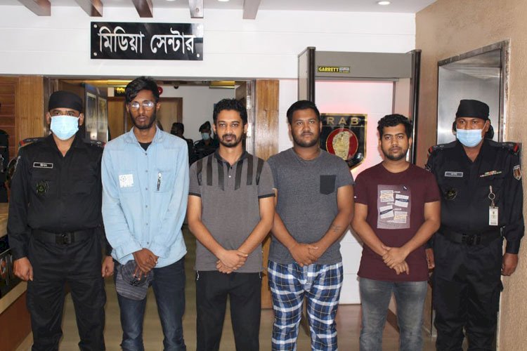 'বিট কয়েন' লেনদেনে প্রলুব্ধ করত চক্রটি