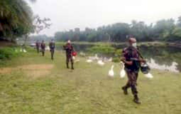 করোনা ঠেকাতে সাতক্ষীরায় বিজিবি'র কঠোর অবস্থান