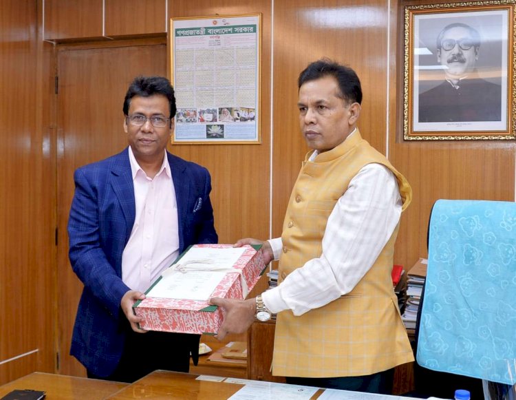 তথ্য ও সম্প্রচার সচিবের দায়িত্ব নিলেন মকবুল হোসেন