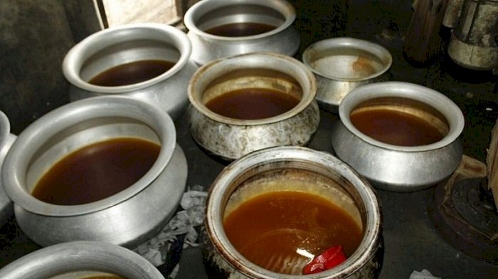 লালবাগের কারখানায় অভিযান ভেজাল ঘি জব্দ ৫ মণ : গ্রেপ্তার ৪