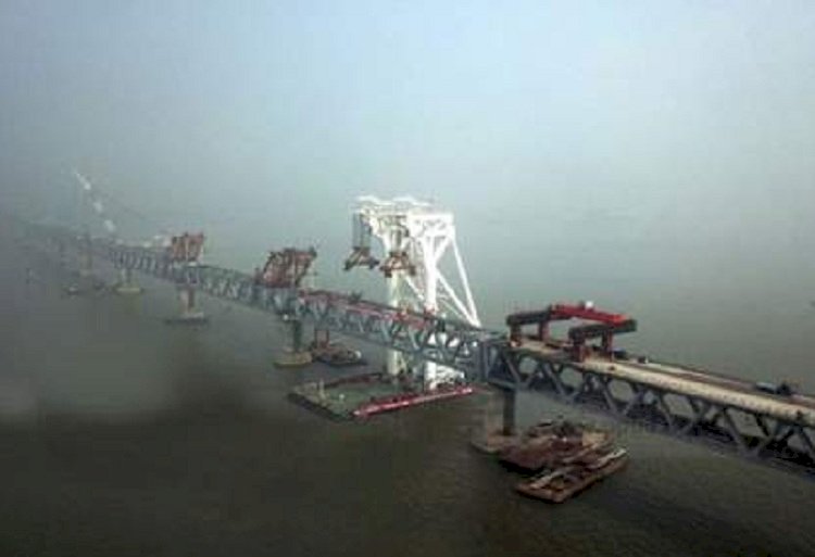 পদ্মাসেতুতে রেলওয়ে স্ল্যাব বসানোর কাজ সম্পন্ন
