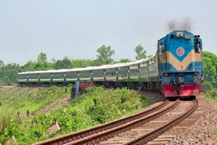 ট্রেনের ভাড়া বাড়ানোর পরিকল্পনা নেই : রেলমন্ত্রী