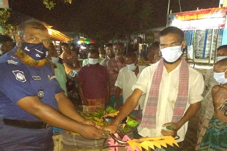 এসপি বিপ্লবের সহযোগিতায় আলমগীরের মুখে হাসি