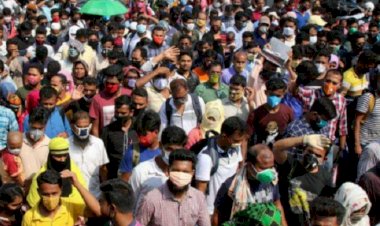 বকেয়া বেতন : ঢাকা-সিলেট মহাসড়কে পোশাক শ্রমিকদের বিক্ষোভ