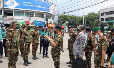 খুলনা জেলায় সেনাবাহিনীর টহল কার্যক্রম পরিদর্শন করলেন সেনাবাহিনী প্রধান