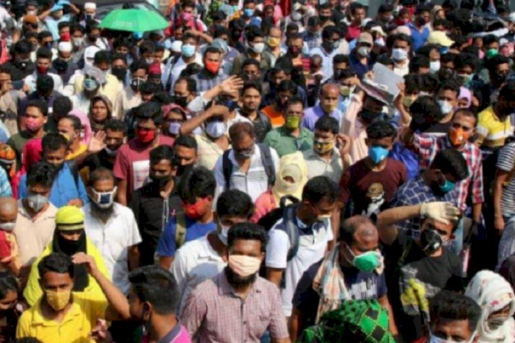 বকেয়া বেতন : ঢাকা-সিলেট মহাসড়কে পোশাক শ্রমিকদের বিক্ষোভ
