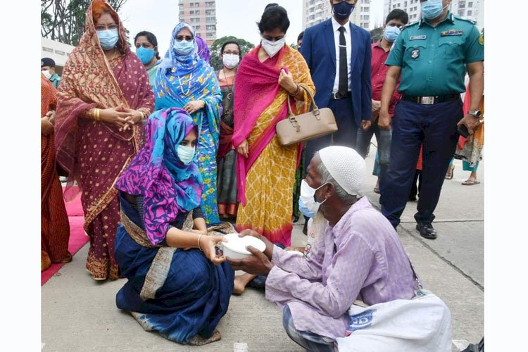 লকডাউনে অসহায় ও দুস্থ মানুষের পাশে পুনাক