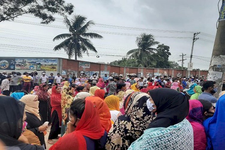 সড়ক অবরোধ : তারিখ নয় বেতন ভাতা চায় শ্রমিকেরা