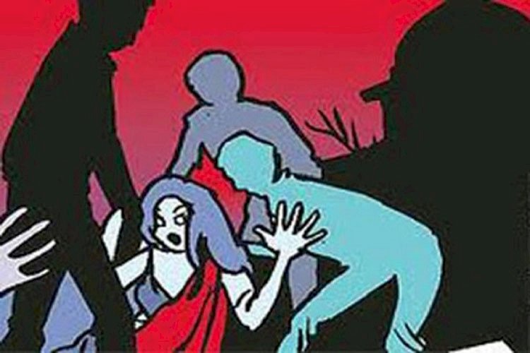 ডেকে নিয়ে স্কুলছাত্রীকে গণধর্ষণ