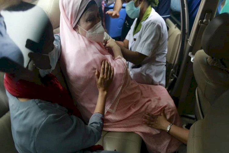 টিকা নিয়েছেন খালেদা জিয়া