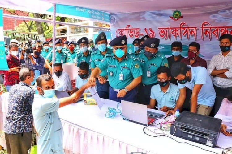 টিকা রেজিস্ট্রেশনে সিএমপি'র 'সহজ নিবন্ধন বুথ'