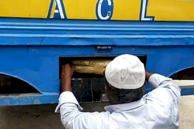 বিশেষ কায়দায় পিকআপ ভ্যানে ৫০ কেজি গাঁজা
