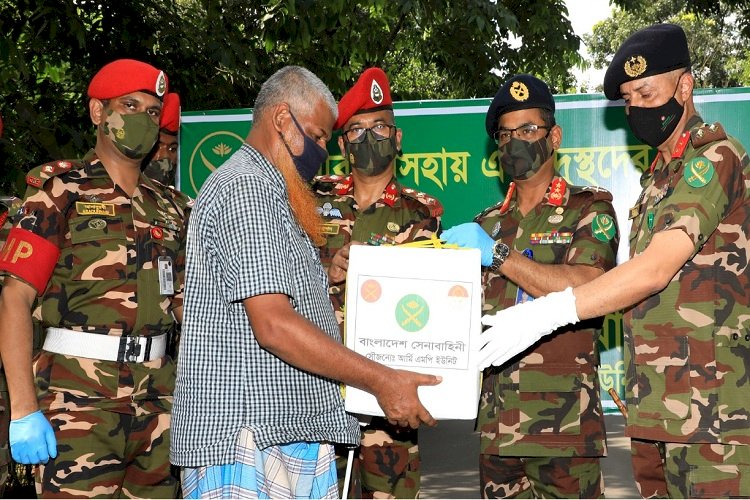 আর্মি এমপি ইউনিটের দুস্থদের মাঝে ত্রাণ বিতরণ