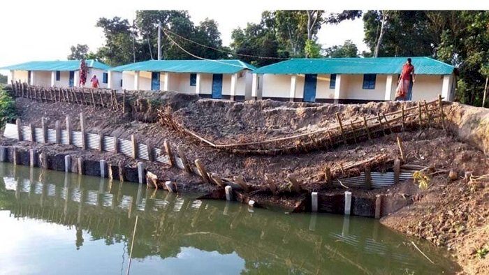 সাতক্ষীরায় আশ্রয়ণ প্রকল্পের ৭ টি ঘর নতুন করে নির্মাণ