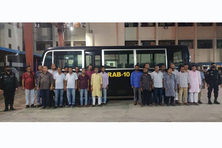 উত্তরায় ২৩ জুয়ারী আটক