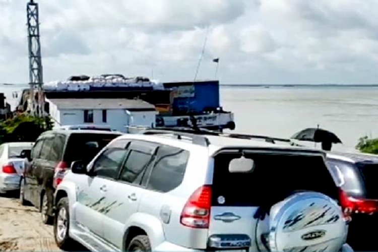 শিমুলিয়া ঘাটে ঈদে বাড়ি ফেরা মানুষের ভিড়