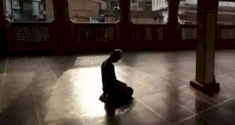 জুম্মার নামাজের সময় ইমামের মৃত্যু