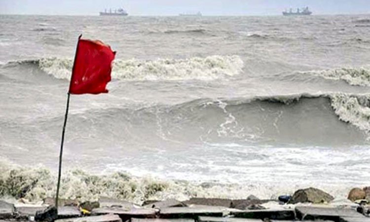সমুদ্র বন্দরসমূহগুলোতে তিন নম্বর স্থানীয় সতর্ক সংকেত জারি