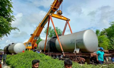 ১২ ঘণ্টা পর ঢাকা-খুলনা রুটে ট্রেন চলাচল শুরু