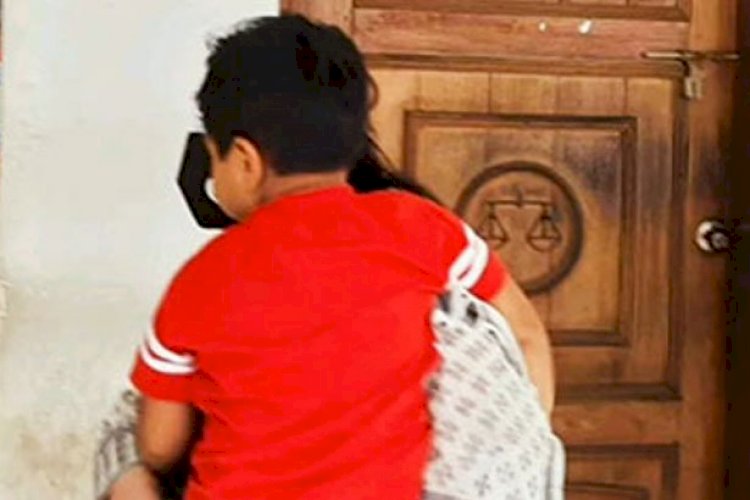 এবার ভারতীয় নারী তার সন্তানকে কাছে পেতে আদালতে