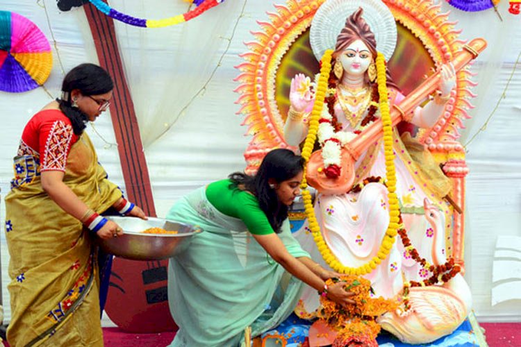 হিন্দু ধর্মাবলম্বীদের ধর্মীয় উৎসব সরস্বতী পূজা কাল