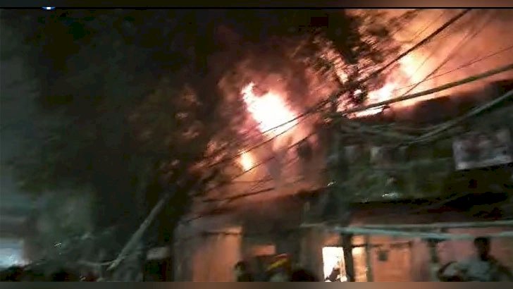 নীলক্ষেতে বইয়ের মার্কেটে আগুন