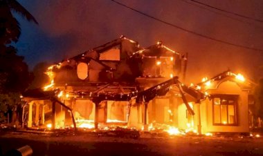 শ্রীলঙ্কায় বিক্ষোভ : একরাতে ৩৩ এমপির বাড়িতে আগুন