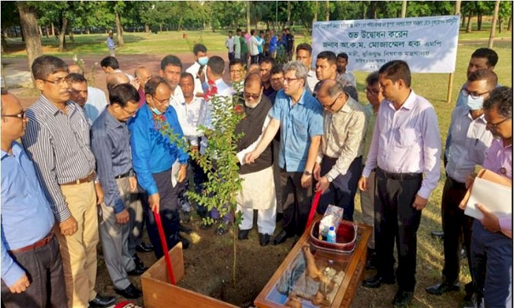 সোহরাওয়ার্দী উদ্যানে বৃক্ষরোপণ কার্যক্রমের উদ্বোধন