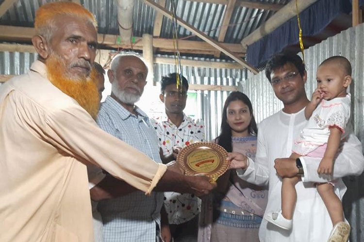সাংবাদিক আল্লামা ইকবাল অনিক’কে সম্মাননা দিয়েছে হরিশ্বরবাসী