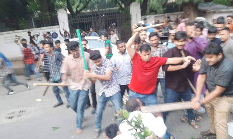 ঢাবিতে ছাত্রদলের ওপর ছাত্রলীগের হামলা
