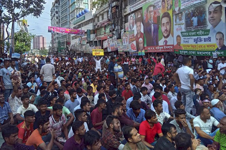 খালেদা জিয়ার মুক্তি ও বিদেশে চিকিৎসার দাবিতে নয়াপল্টনে সমাবেশ করছে বিএনপি
