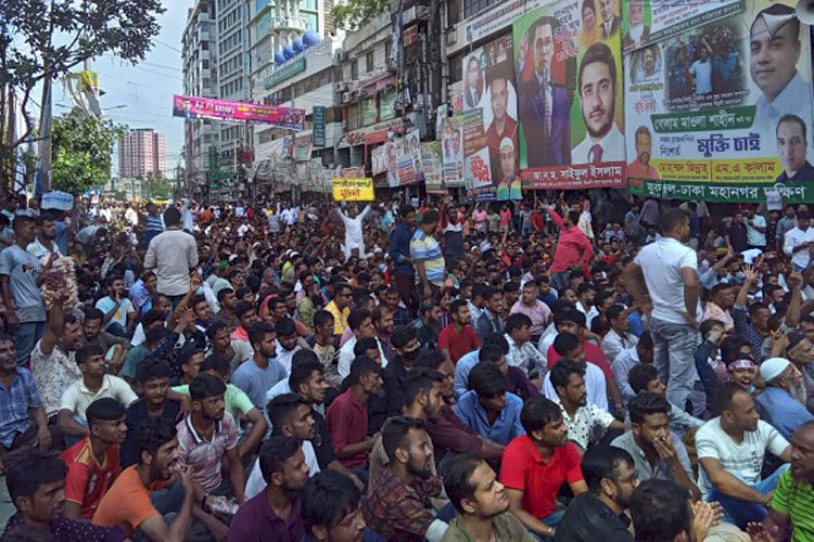 খালেদা জিয়ার মুক্তি ও বিদেশে চিকিৎসার দাবিতে নয়াপল্টনে সমাবেশ করছে বিএনপি