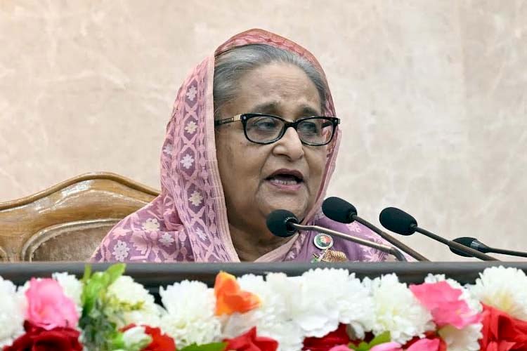 সরকার দেশে আন্তর্জাতিক মানের শিক্ষা ব্যবস্থা গড়ে তুলতে চায় : প্রধানমন্ত্রী