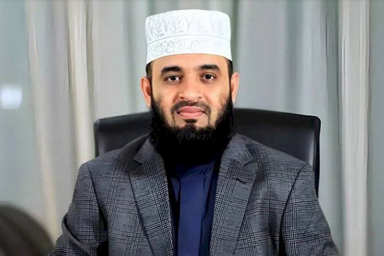 প্রায় সাড়ে চার বছর পর দেশে ফিরেছেন মিজানুর রহমান আজহারী