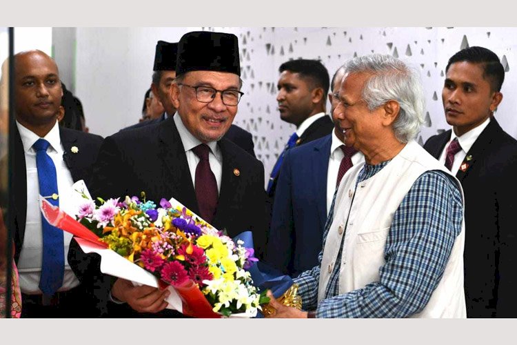 মালয়েশিয়ার সঙ্গে সম্পর্ক নতুন উচ্চতায় নিতে চাই: প্রধান উপদেষ্টা