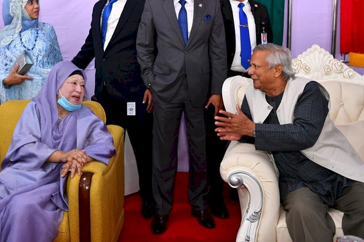 সেনাকুঞ্জে অধ্যাপক ইউনূস ও খালেদা জিয়ার কুশল বিনিময়